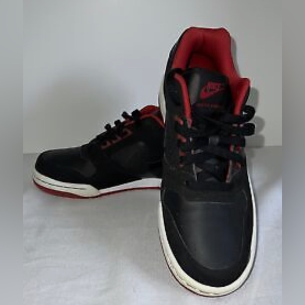 ⭐️ Free with bundle ⭐️ Nike Delta Force black and red